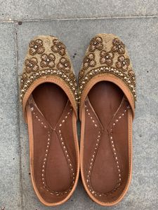 Very Beautiful Jutti