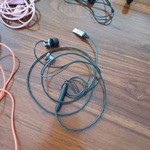 Set Of 6 Earphones/ Headphones (Used And Damaged)