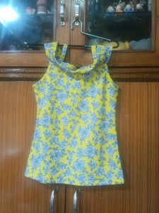 I M Selling Yellow Crop Top For Party Wear