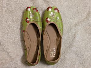 Green Juttis Size 5