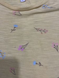 Round Neck Self Print T-shirt Small Size Half Slev