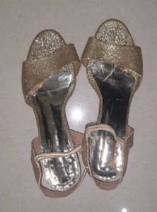 🤩Gold Glitter Heels ✨️🤌🏻