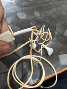 SAMSUNG headphones With Speaker Wire Is Damage But