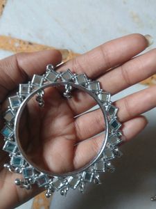 Beautiful heavy Ear Piece