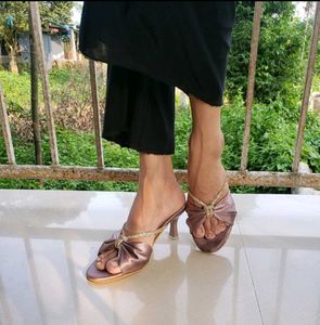 🌷Kitten Heel With Rhinestone Strap🌷👠