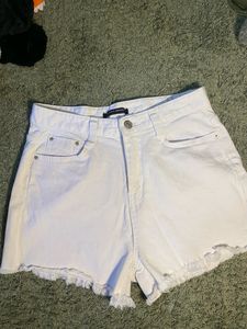 BillieJeans White Colour Shorts 🤍🤍