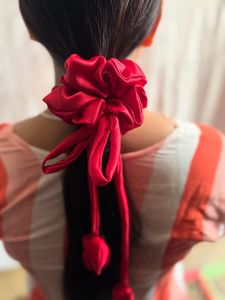 2-Piece Satin Scrunchie with Hanging Tulip– Elegan