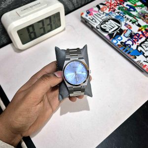 Mens Wristly Silver Watch.