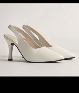 Charming White Slingback Heels❤️