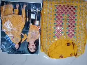 New Naira Suit Available In 2 Colour....