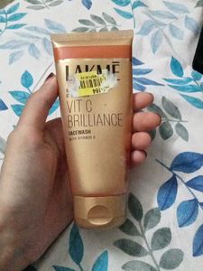 Lakme Vit C Brilliance Facewash