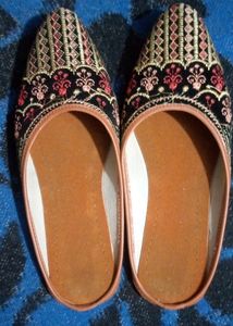 Kashmiri Leheriya Elegant Jutis