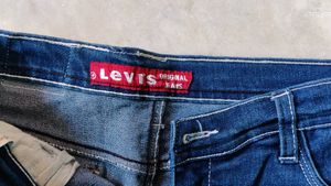 Women Relax Fit Capri Jeans