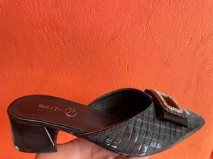 Black Pointed Toe Mules