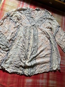 Veldress V-Neck Top Classy