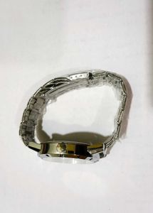 BRAND NEW Analog Watch (DEAL LIMITED TIME)
