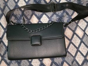 Chic Black Crossbody/sling Bag