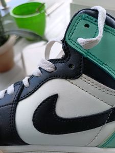 Nike Jordan 1 Mid With Box ,Size- 5 - 5.5 /