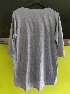 GREY TEE