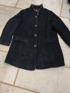 Elegant Black Coat with Fur Collar