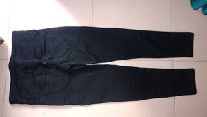 Stylish Black High-Waisted Jeans