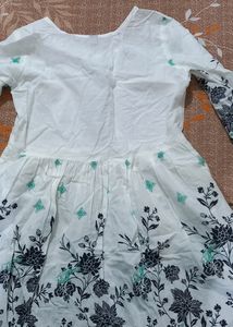Pretty White Floral Print Top