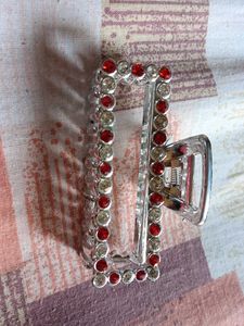 4  Fashionable Hair Clips