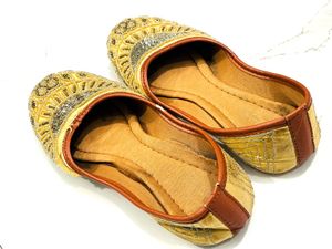 Embroidered Ethnic Juttis