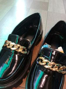 Chain Detailed Black Loafers
