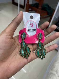 SET OF EARRINGS RED AND GREEN