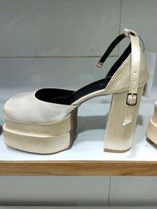 Platform Heels Unused 10/10 Don&#39;t Miss