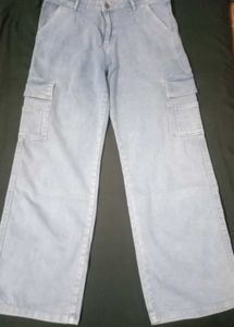 Light Wash Cargo Jeans - Wide Leg
