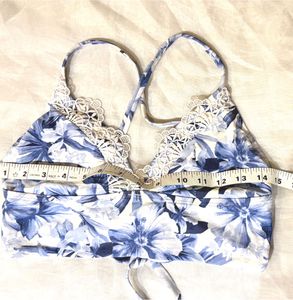 Beautiful Floral Lace-Trim Bralette