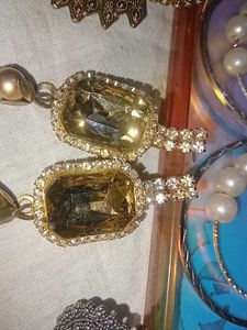 8 Sets Of Earings