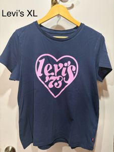 Levi's Heart Graphic Tee
