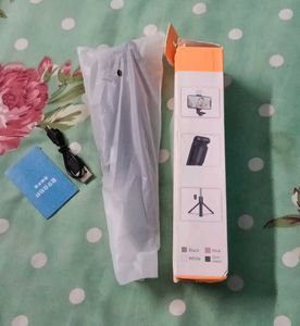 Selfie Stick R15 With Tripod And Flashlight Remote
