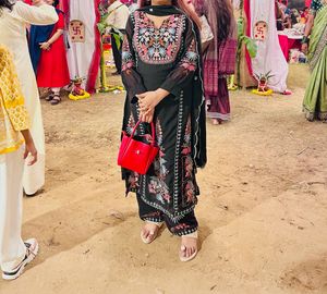 Heavy Thread Embroidery Work Kurta Set In Black