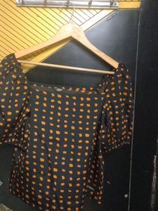 Roadster-Square neck polka dot top