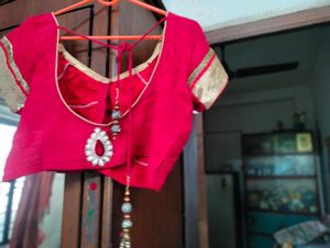 Cream Red Colour Saree With Blouse.