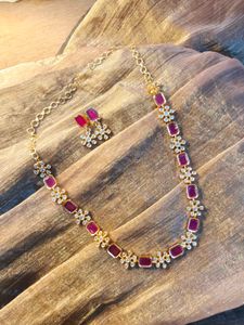 Sleek Necklace With Earrings