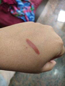 Matt Lipstick With Stone Hair Clip (Combo Offer)