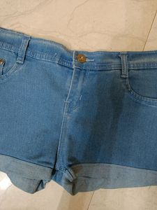 Denim shorts - Women