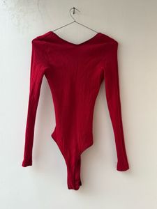 Chic Ribbed V-Neck Long-Sleeve Bodysuit