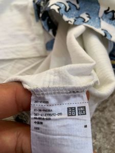 Uniqlo Hokusai Wave Art Tee