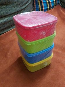Set of 4 vibrant color container storage lunch box