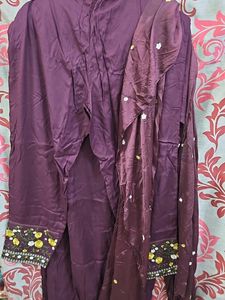 Elegant Embroidered Kurta Pillzo sat with dupatta