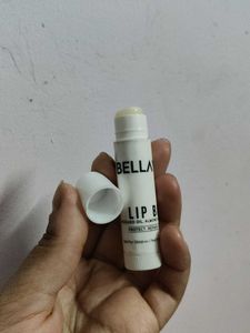 Set Of 2 Lipsticks With Lipbalm Free 🆓
