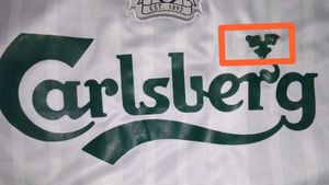 Liverpool FC Retro Away Jersey Kit