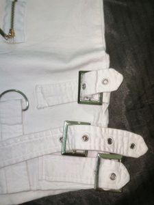 Sale🎉🎉White Cargo Short Pant For Women♥️