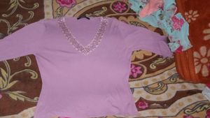 knitted /woven Top with A Classic V-line